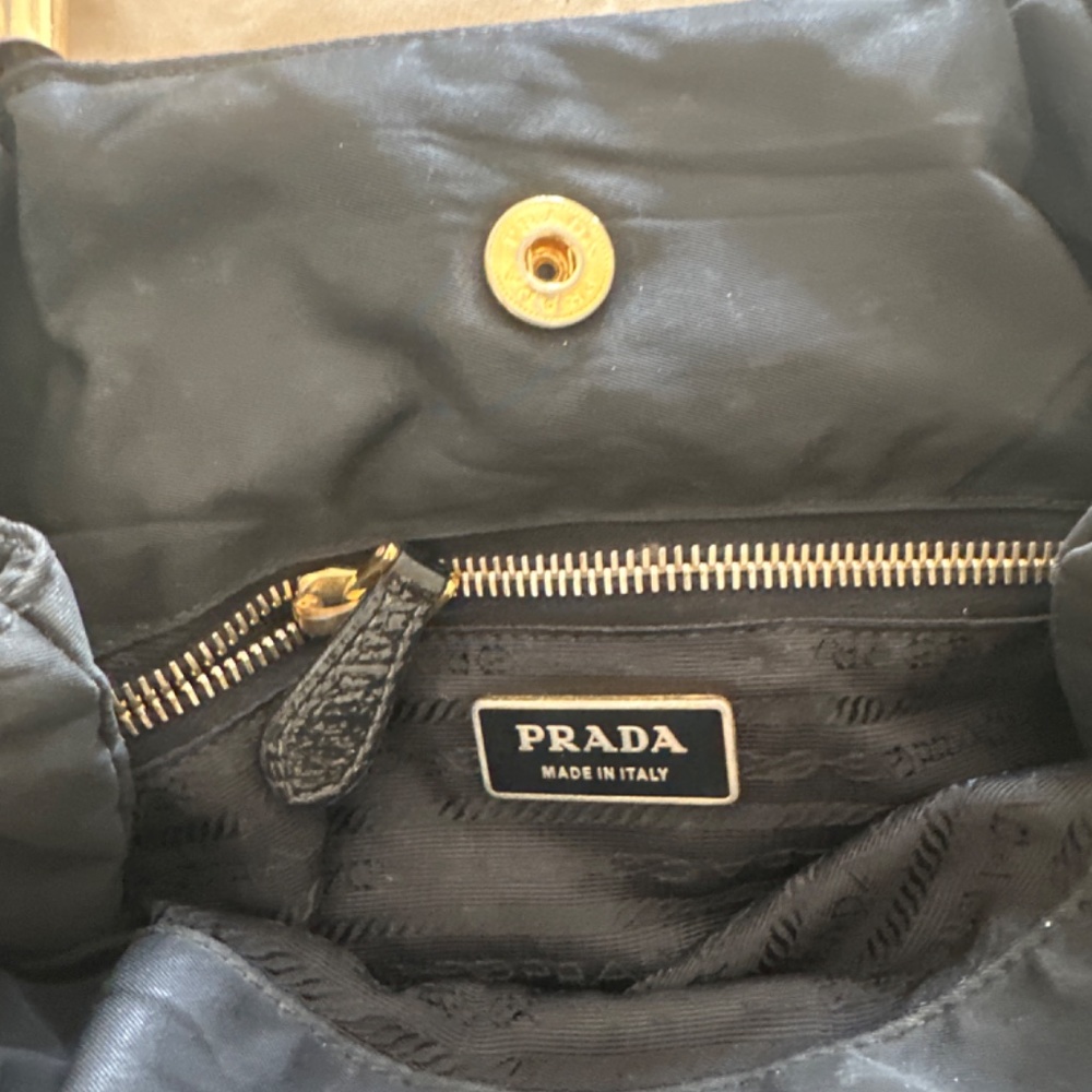 Prada - Picture 3 of 3